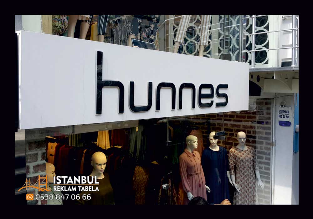 Hunnes merter Siyah İstanbul reklam Tabela